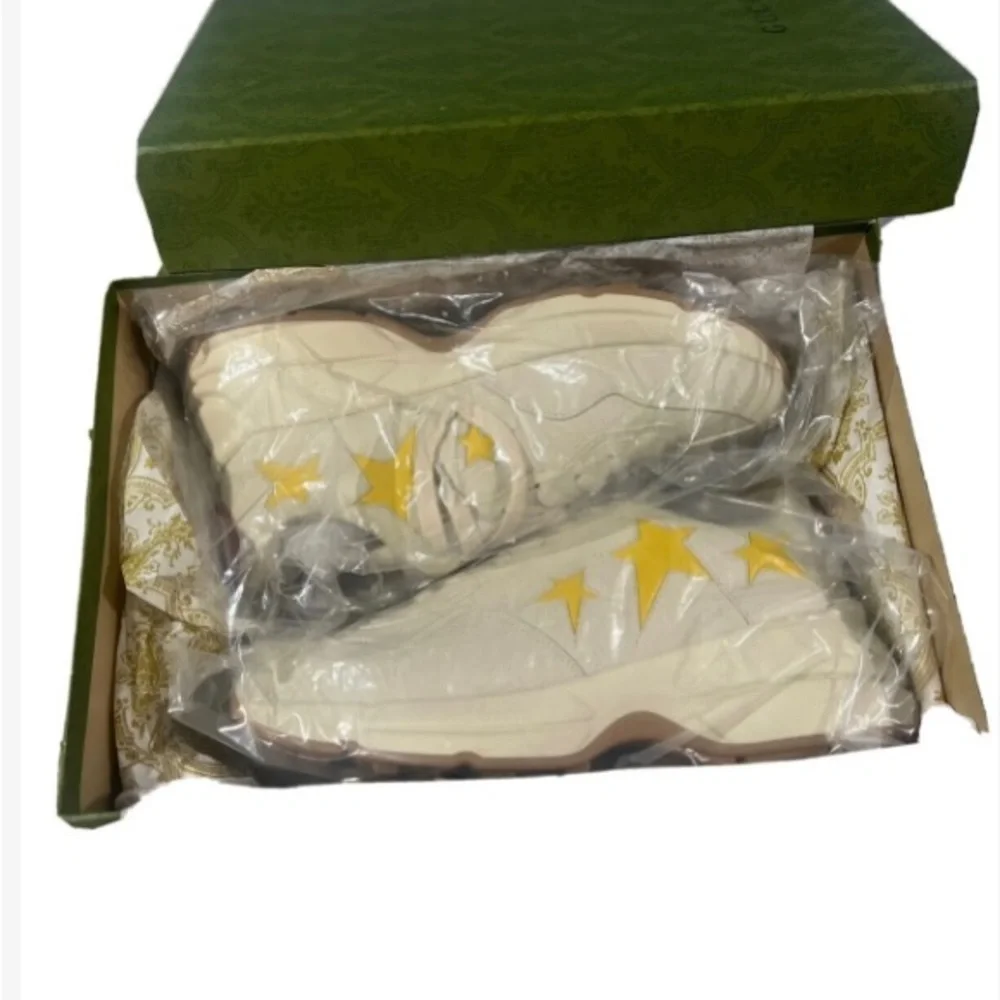 Pre-owned Rython Stars In Ivory/yellow Gucci - Picture 2 of 3